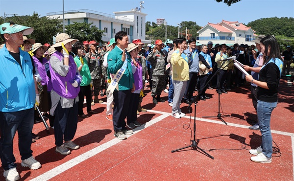  31일 고성군 삼산면 포교항 인근 해변에서 열린 바다의 날 행사.