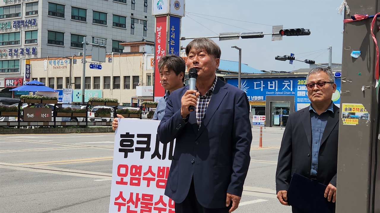 김영호 예산홍성 지역위원장이 1일 충남 홍성에서 열린 정당연설에서 발언을 하고 있다.  