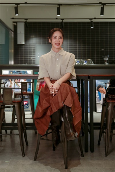 JTBC 토일드라마 <닥터 차정숙>에서 차정숙 역을 맡은 배우 엄정화.