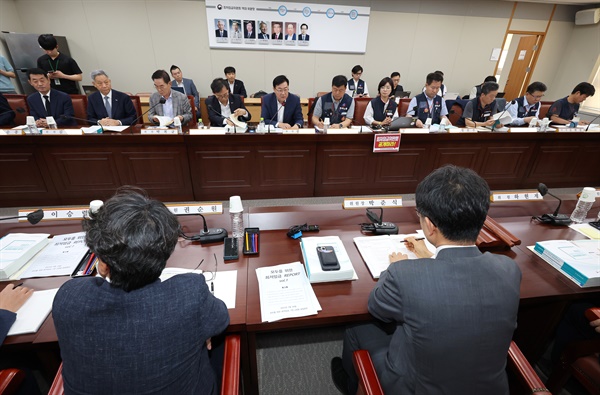 지난 5월 25일 오후 세종시 정부세종청사 최저임금위원회 회의실에서 제2차 전원회의가 열리고 있다.