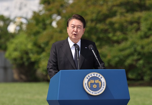  윤석열 대통령이 6일 서울 동작구 국립서울현충원에서 열린 제68회 현충일 추념식에서 추념사를 하고 있다.