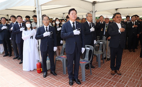  6일 창원 충혼탑에서 열린 현충일 추념식.