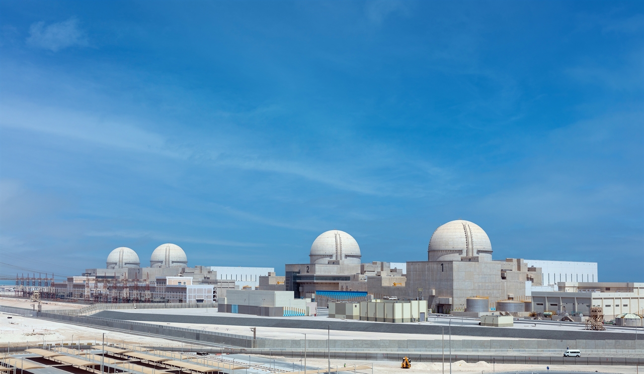 한국형 수출 원자력발전소인 아랍에미리트(UAE) 아부다비 알 다프라(Al Dhafra)주 바라카(Barakah) 원전 전경.