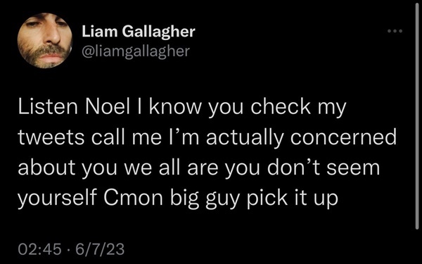  지난 6월 7일, 리암 갤러거는 자신의 트위터를 통해 형 노엘에게 "내 트윗을 모두 확인하고 있음을 알고 있으니, 전화하라"는 메시지를 전했다.
