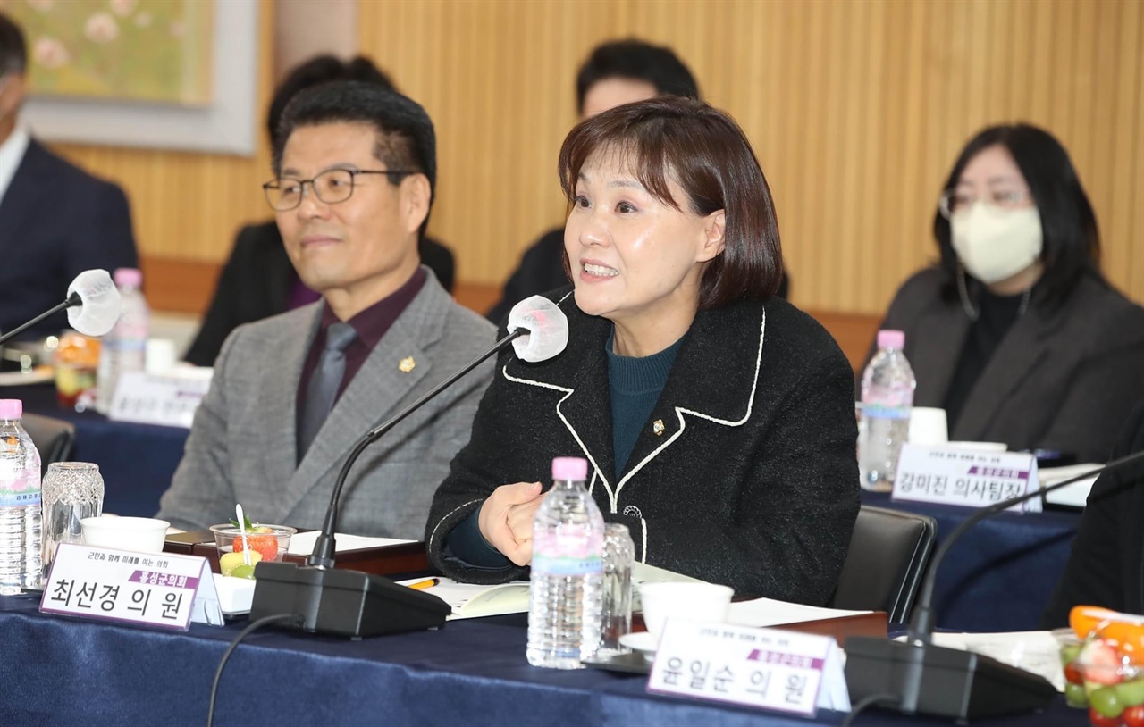  홍성군의회 산업건설위원회 소속 최선경 의원이 "축산 농가 악취개선에 세심한 정책 지원이 필요하다"고 지적했다.