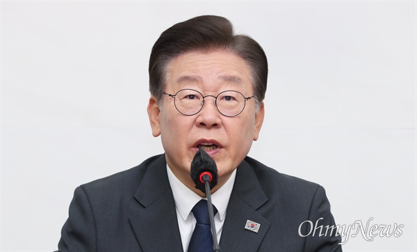 이재명 더불어민주당 대표가 16일 서울 여의도 국회에서 열린 최고위원회의에서 발언하고 있다. 
