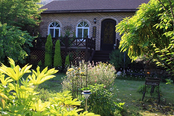 정원에서 가장 고요하고 아름다운 명상의 집 모습
