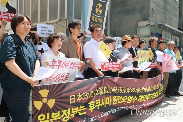  경남환경운동연합, 일본방사능오염수해양투기저지 경남행동은 20일 창원 용호문화거리 앞에서 기자회견을 열어 “5개 연안도시 부산·울산·경남·전남·제주의 일본 국제 해양법 제소 촉구”를 했다.