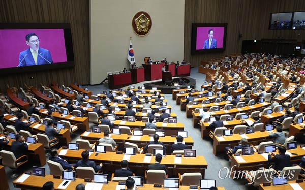  배진교 정의당 원내대표가 21일 오후 서울 여의도 국회에서 비교섭단체 대표 발언을 하고 있다. 