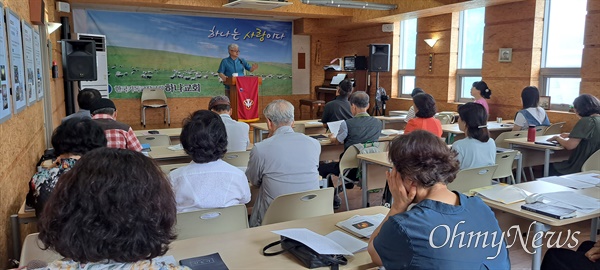 하나교회는 25일 오전 창원기독교청년회관에서 평화 기도회를 열었다.