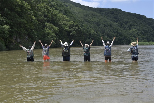 금호강 예술행동 프로젝트침 '금호강 디디다' 예술가들이 내성천을 찾아 우리강 원형의 아름다움에 풍덩 빠졌다. 
