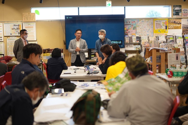 후쿠시마 제1원전 주변에서 열린 원전 및 오염수 방류 반대 한일 공동집회에서 배진교 정의당 원내대표(사진 가운데)가 발언하고 있다.
