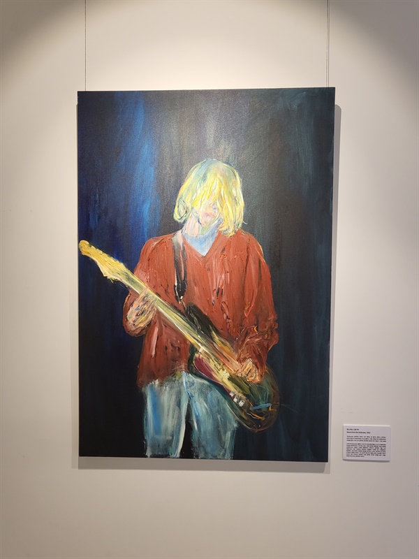 이번 전시의 메인 작품은 미국의 전설적인 기타리스트이자 록 밴드의 보컬이었던 커트 코베인의 자화상이다.