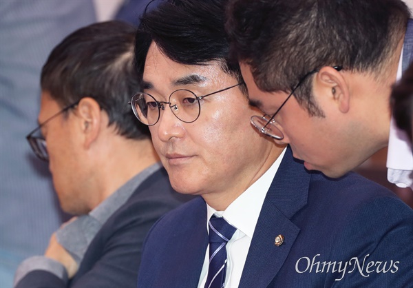 박용진 더불어민주당 의원. 사진은 지난 6월 29일 서울 여의도 국회에서 열린 법제사법위원회 전체회의에서 의원실 보고를 받는 모습.  
