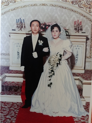 노회찬 의원과 부인 김지선씨의 결혼식 사진. 두 사람은 모두 노동운동가였다.
