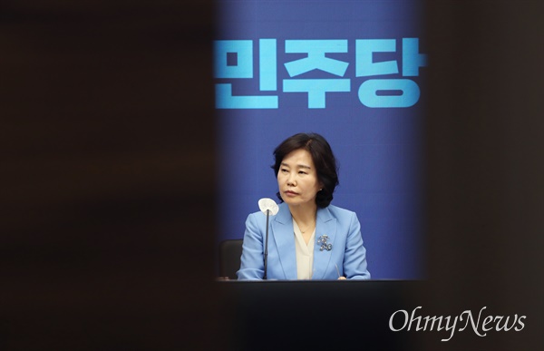 김은경 더불어민주당 혁신위원장이 6일 서울 여의도 중앙당사에서 제6차 회의를 주재하고 있다.