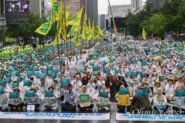 13일 오후 서울 광화문네거리에서 민주노총 보건의료노조 산별총파업 1일차 집회가 열렸다. 