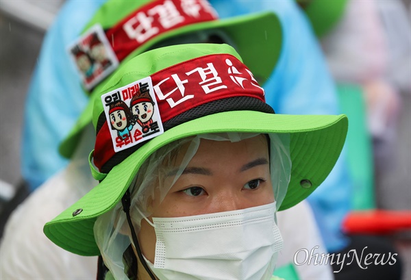  13일 오후 서울 광화문네거리에서 민주노총 보건의료노조 산별총파업 1일차 집회가 열렸다.