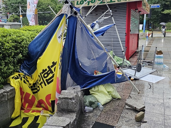  정의당 경남도당의 천막 농성장.