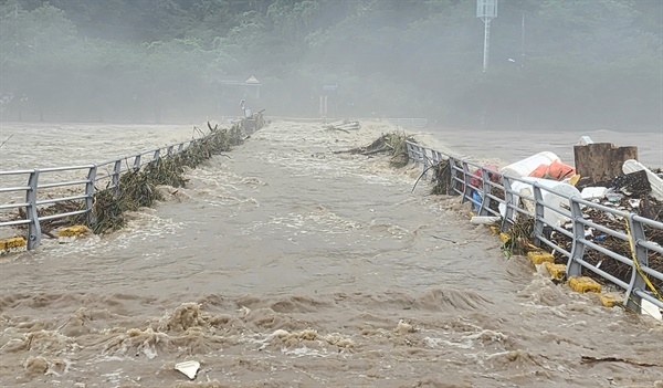 경북도내 비 피해가 이어지고 있는 15일 경북 문경시 비 피해 모습.