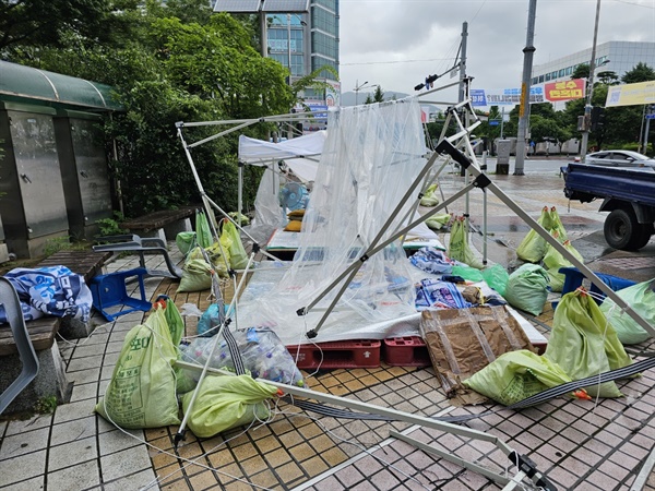 민주당 경남도당은 창원 한서빌딩 앞 광장에서 핵오염수 해양투기 저지 천막농성을 해왔다.