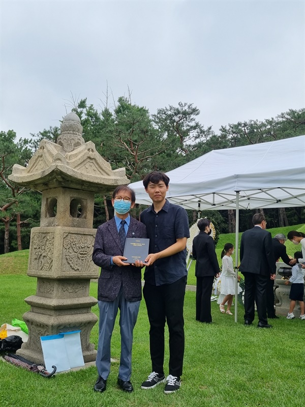 2022년 6월 26일 효창공원 김구 선생 묘역에서 박기서 선생과 함께