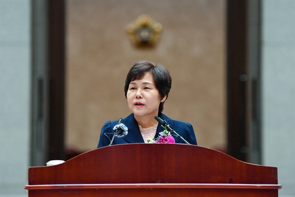 박정화 대법관이 18일 대법원 중앙홀에서 퇴임사를 하고 있다.