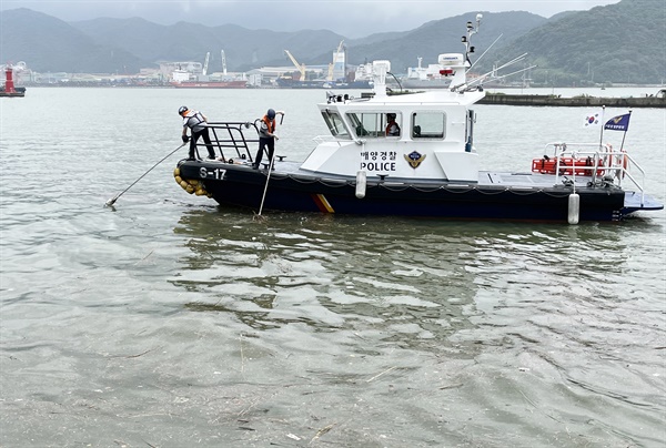  창원해양경찰서, 쓰레기 수거 활동 전개.