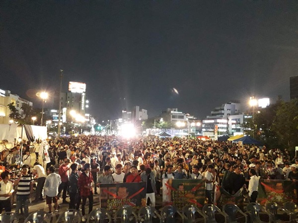 2018년 광주 5.18민주광장에서 열렸던 제1회 촛불집회의 모습