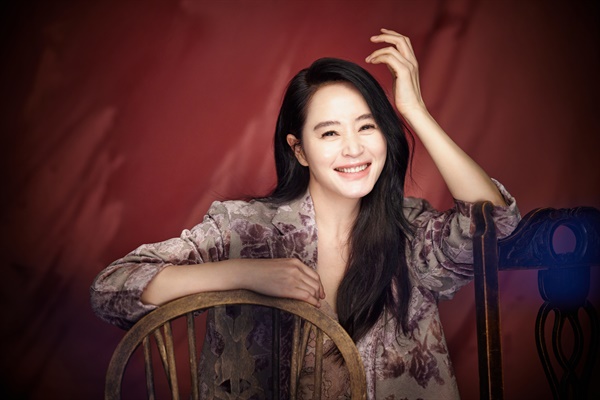  영화 <밀수>에서 해녀 조춘자 역을 맡은 배우 김혜수.
