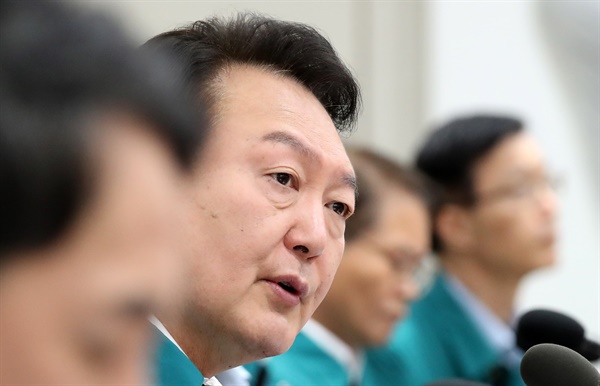 윤석열 대통령이 지난 18일 서울 용산 대통령실 청사에서 열린 국무회의에서 발언하고 있다. 