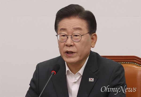 이재명 더불어민주당 대표가 24일 오전 서울 여의도 국회에서 열린 최고위원회에서 모두발언을 하고 있다.