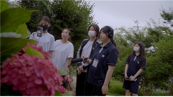 ASMR팀이 정혜미선생님과 함께 수국공원에서 촬영을 진행했다.