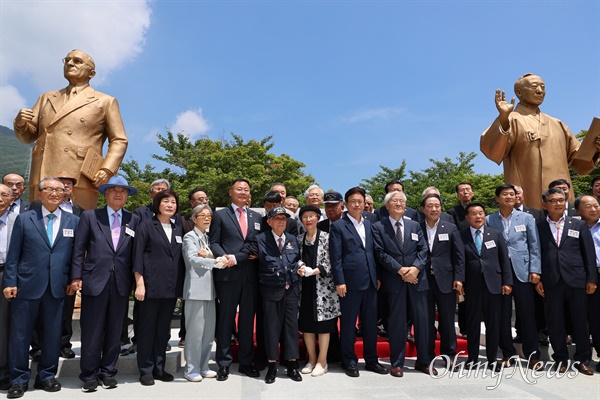 27일 경북 칠곡군 다부동전적기념관에서 이승만트루먼 동상 제막식이 열렸다.
