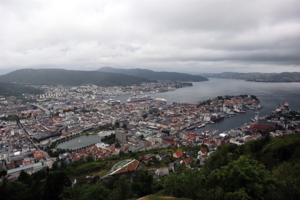 노르웨이 제2의 도시 베르겐 모습. 12세기부터 약 200년간 노르웨이의 수도였다. 오슬로로 수도가 옮겨 간 이후에는 한자동맹을 통해 19세기까지 북해와 발트해 전체를 주름잡은 해상무역의 중심지였댜.