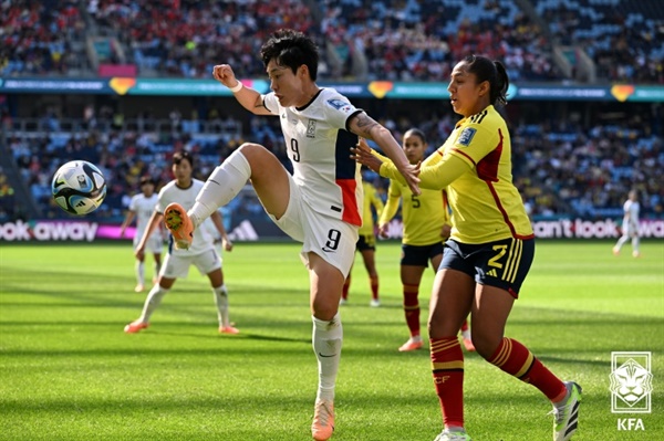  한국 여자축구대표팀이 2023 여자 월드컵 조별리그에서 콜롬비아와 경기하고 있다 