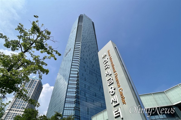 부산 남구 문현동에 위치한 부산국제금융센터(BIFC). 지상 63층 건물로 지난 2014년에 완공됐으며, 한국주택금융공사를 비롯해 자산관리공사, 예탁결재원 등 금융공기업 등이 입주해 있다.