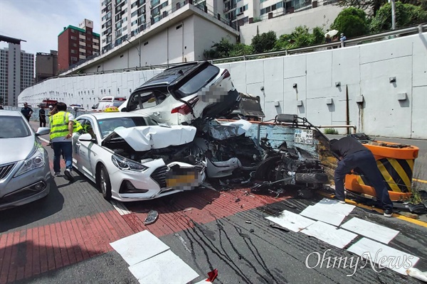 2일 오전 10시 47분경 마산회원구 석전동 석전사거리 인근 도로에서 교통사고 발생.