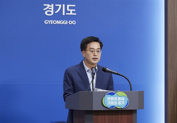  김동연 경기도지사가 3일 오전 경기도청 브리핑룸에서 '서울-양평 고속도로 사업' 관련 입장 발표를 하고 있다.