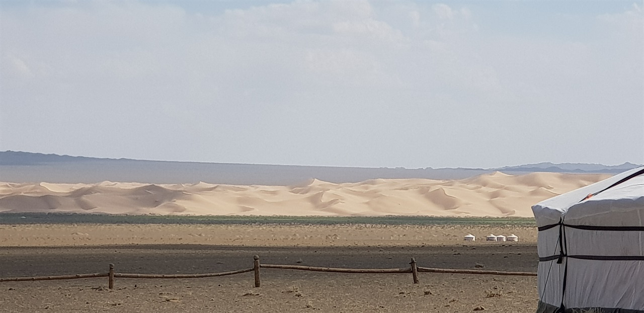 모래썰매를 탔던 고비사막의 모래언덕