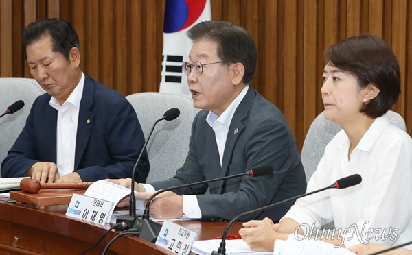  이재명 더불어민주당 대표가 9일 서울 여의도 국회에서 열린 확대간부회의에서 발언하고 있다.
