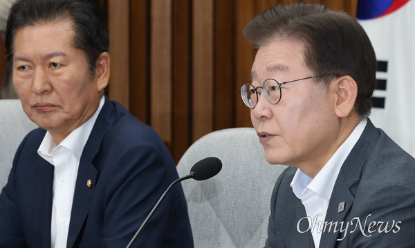 이재명 더불어민주당 대표가 9일 서울 여의도 국회에서 열린 확대간부회의에서 발언하고 있다.

