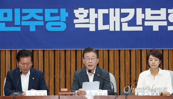 이재명 더불어민주당 대표가 9일 서울 여의도 국회에서 열린 확대간부회의에서 발언하고 있다.
