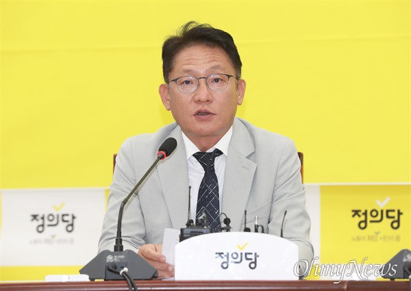 배진교 정의당 원내대표가 8월 10일 서울 여의도 국회에서 열린 상무집행위원회 회의에서 발언하고 있다.
