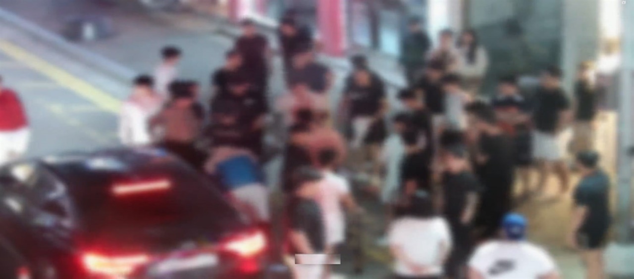 경기 이천시가 올해 상반기 CCTV통합관제센터에서 336건의 사건·사고처리에 기여했다. 사진은 당시 집단폭력 탐지 모습 갈무리
