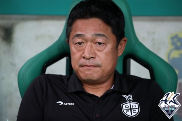  대전의 이민성 감독이 올 시즌 K리그1에서 승격팀의 돌풍을 일으키고 있다.