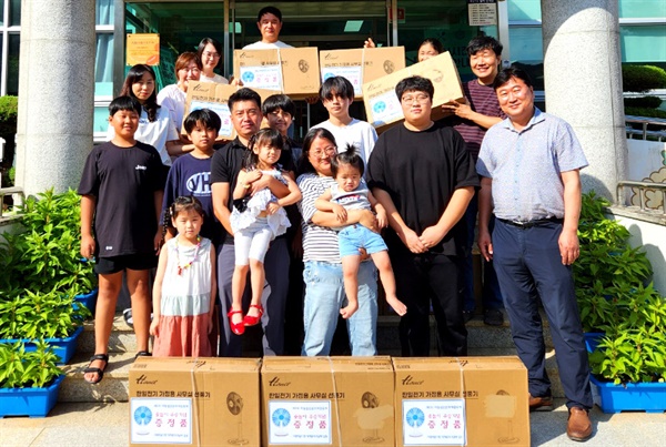  하동군 청암면 박재훈씨 자녀, 윷놀이 우승상금으로 경로당 18곳에 선풍기 선물