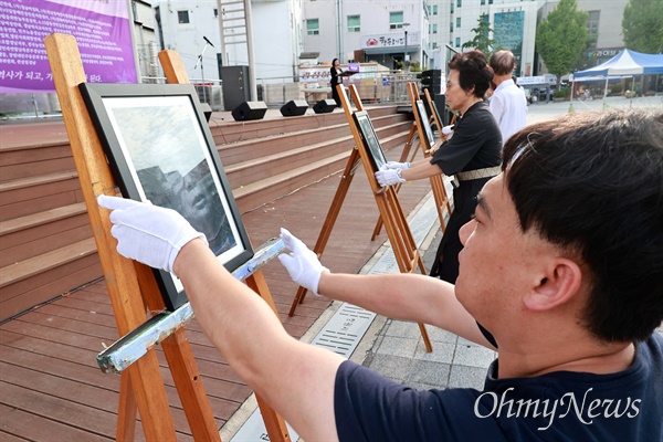  일본군위안부할머니와함께하는 마창진시민모임은 14일 늦은 오후 창원마산 오동동문화광장에서 "2023 일본군 위안부 피해자 기림일 기념 추모문화제"를 열었다.