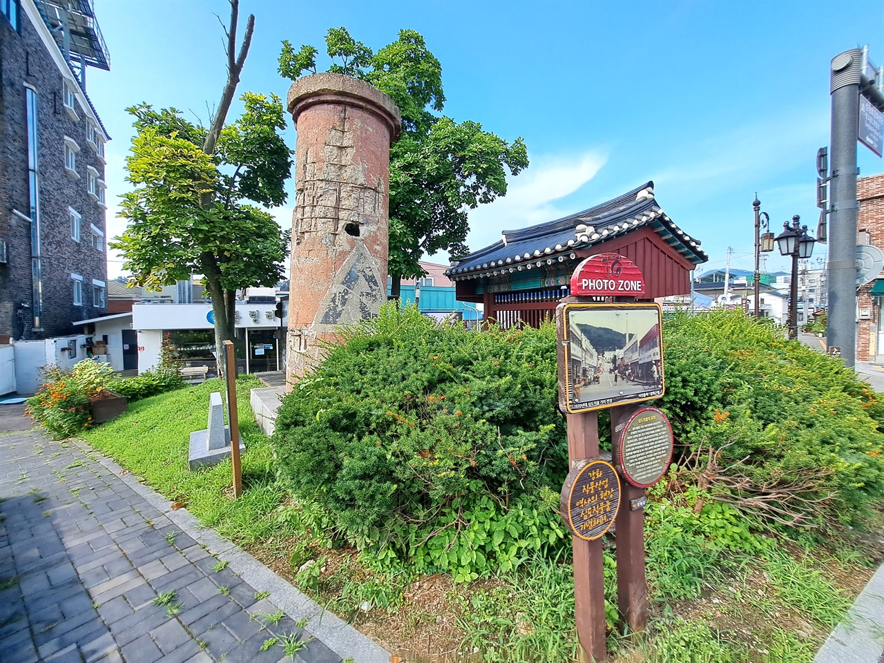 방직 공장 터는 '용흥궁 공원'으로 변했고, 그 상징으로 굴뚝 맨 꼭대기 일부를 잘라 저런 모습으로 보존하였다.