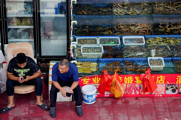 2023년 8월 25일 중국 상하이의 한 해산물 시장의 모습. 
